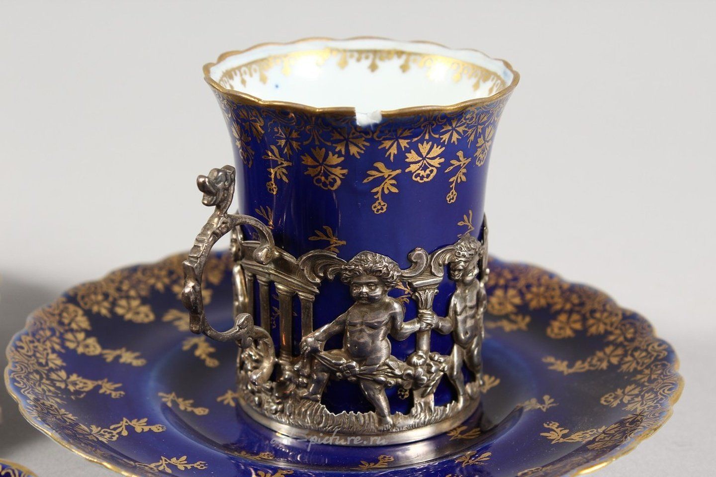 维也纳皇家瓷器 , 一套五个皇家维也纳蓝色和镀金杯子和六个茶碟。