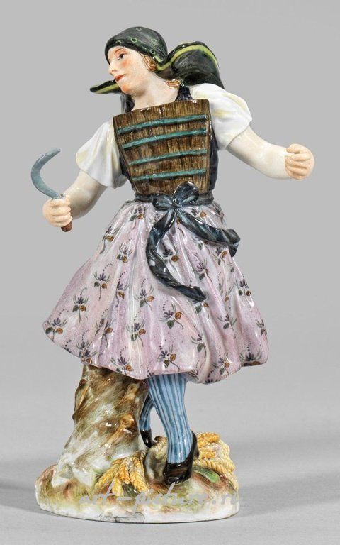 Редкая фарфоровая фигура крестьянской девушки в традиционном костюме Альтенбурга