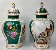 Пара стеклянных ваз Royal Vienna 19 века с ручной росписью и крышкой