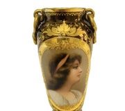 Фарфоровая ваза с портретом от Royal Vienna, около 1900 года, размеры 5 дюймов, хорошее состояние, стоимость 600-800 долларов.