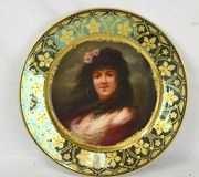 Ройал-Венская эмалированная тарелка с портретом дамы