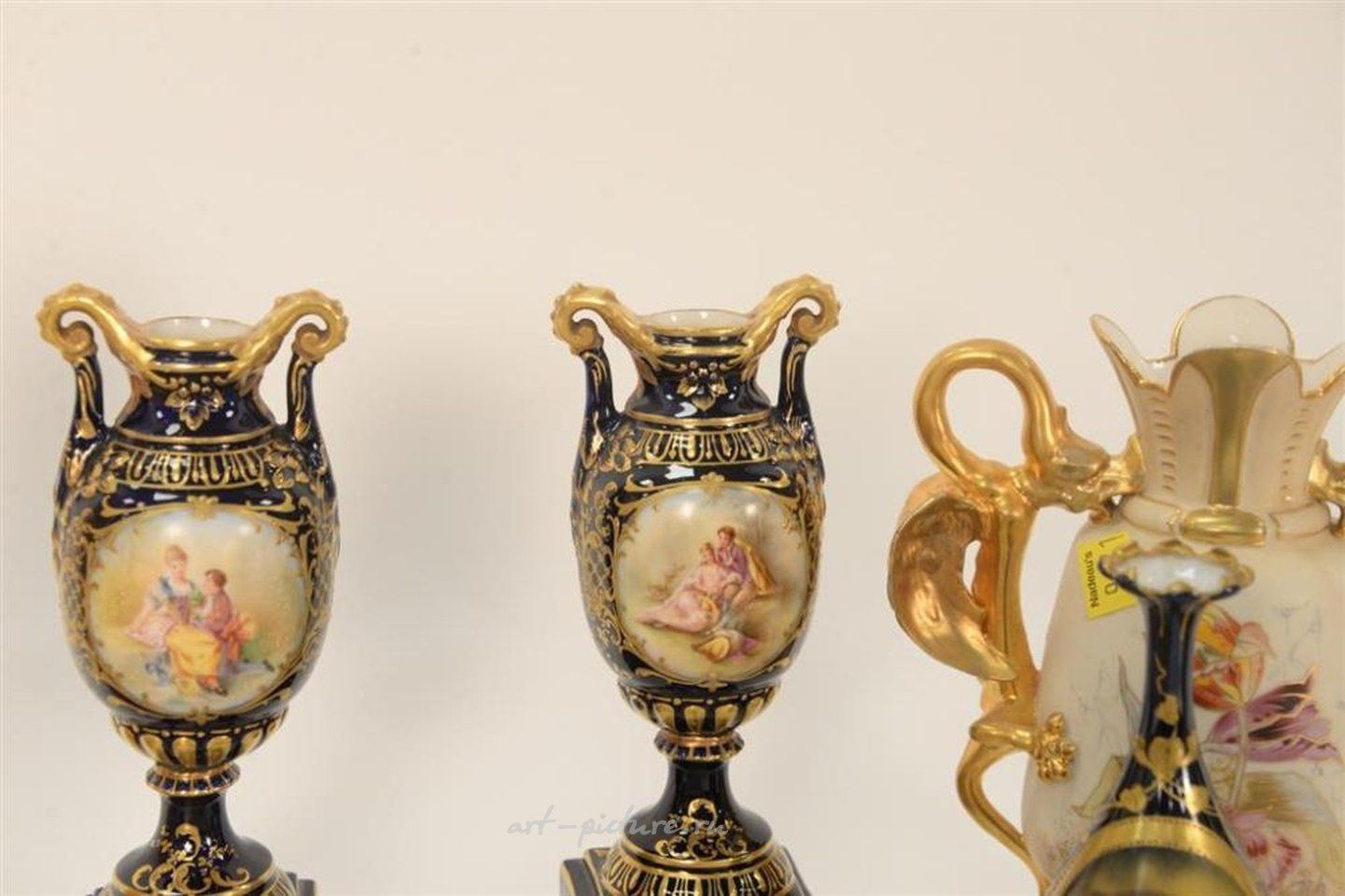 Royal Vienna , Фарфоровые вазы разных стилей и производителей