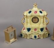 Три часа: латунные каретные часы и керамический с Королевской Венской патентной маркой