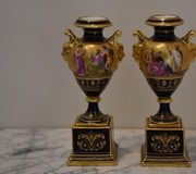 Кабинетные вазы из Королевской Вены с ручной росписью и позолотой