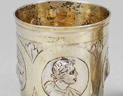 Маленькая кубковая чаша в стиле барокко с ножкой из серебра и позолотой
