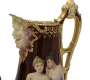 Фарфоровый кувшин в стиле королевской Вены XIX века, высотой 11 дюймов, оценивается в 1 200-1 500 долларов.