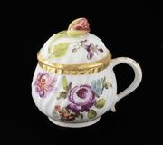 Чайная чашка с крышкой из королевского Вены с ручной росписью