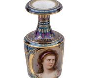 Антикварная фарфоровая ваза Royal Vienna с женским портретом