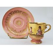 Антикварная чашка и блюдце из фарфора королевской Вены с подписью "Хаузер"