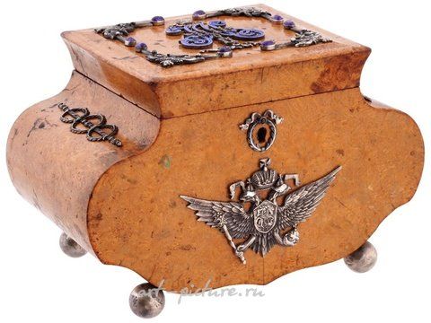 Русское серебро, Русская серебряная эмалированная шкатулка с позолотой и драгоценными камнями