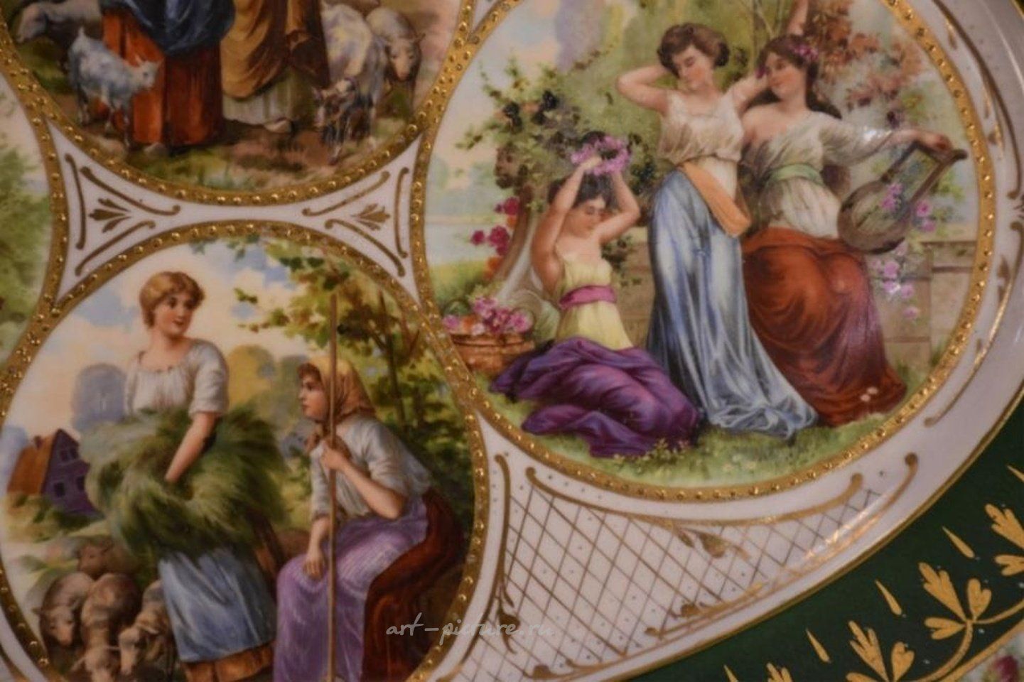 Royal Vienna , Прекрасная большая тарелка  с ручными росписями