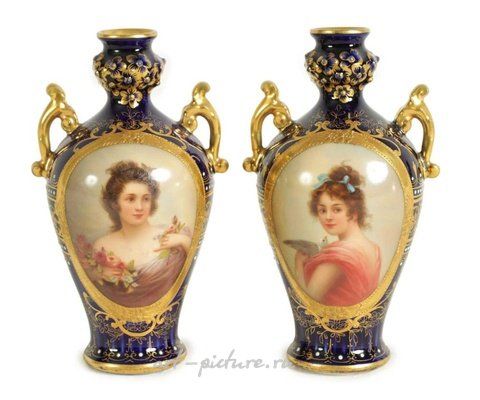 维也纳皇家瓷器, 一对19世纪末维也纳风格的镀金和皇家蓝色...