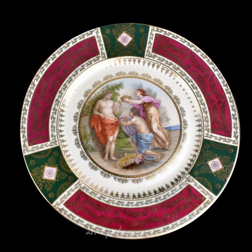 Royal Vienna , Фарфоровые тарелки Royal Vienna: группировка из трех кабинетных тарелок