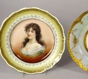 Два старинных фарфоровых тарелки Royal Vienna с портретом женщины