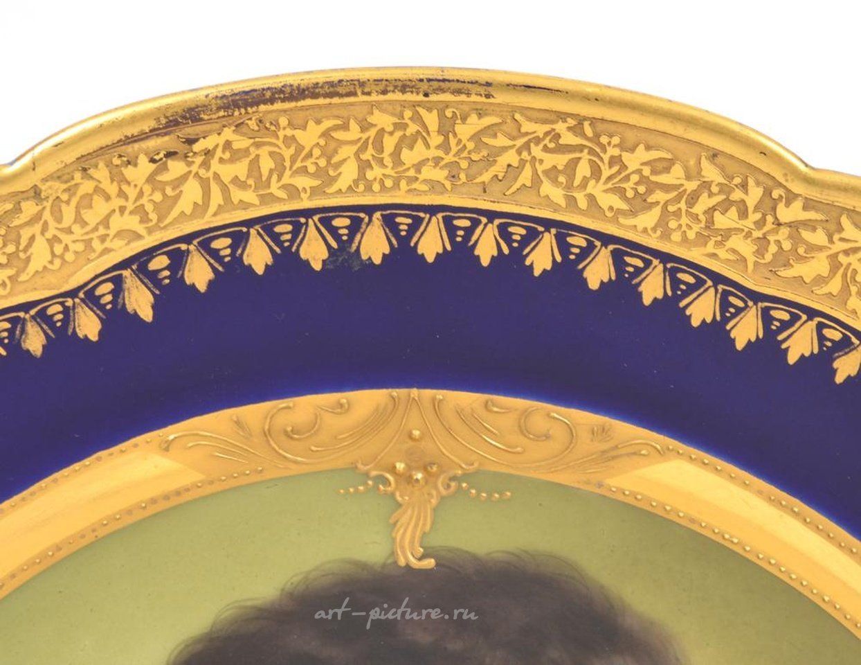 维也纳皇家瓷器 , 皇家维也纳公主肖像镀金柜子盘