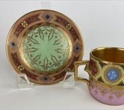 Фарфоровая чашка и блюдце "Royal Vienna" 19 века. Оценка: 800-1.000 долларов.