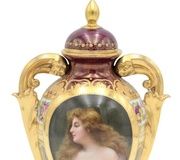 Королевская Венская урна с портретом женщины