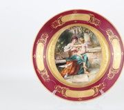 Античная фарфоровая тарелка Королевской Вены с росписью и подписью