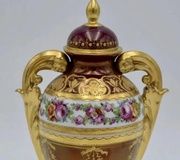 Фарфоровая ваза "ROYAL VIENNA" начала XX века, высотой 8 дюймов. Оценка: $800-1.000.