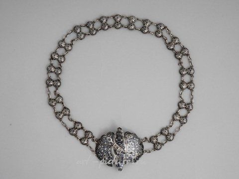 Русское серебро, Пояс из тонкого серебра с застежкой в форме кинжала