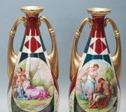 Золоченые мраморные вазы Royal Vienna 20-го века с полихромными сценами