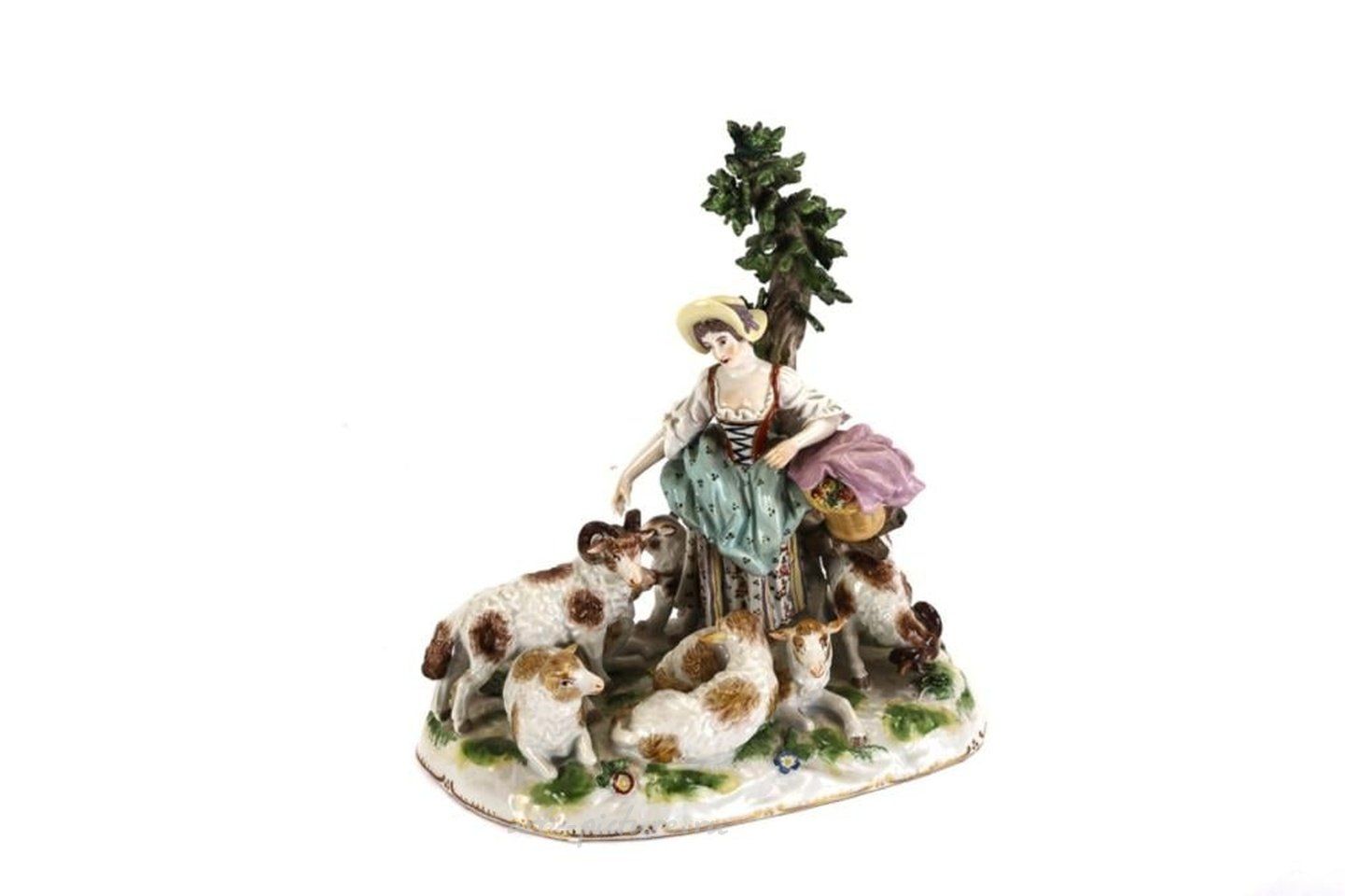 Royal Vienna , Фарфоровая статуэтка арт-нуво от Royal Vienna с дамой и овцой.