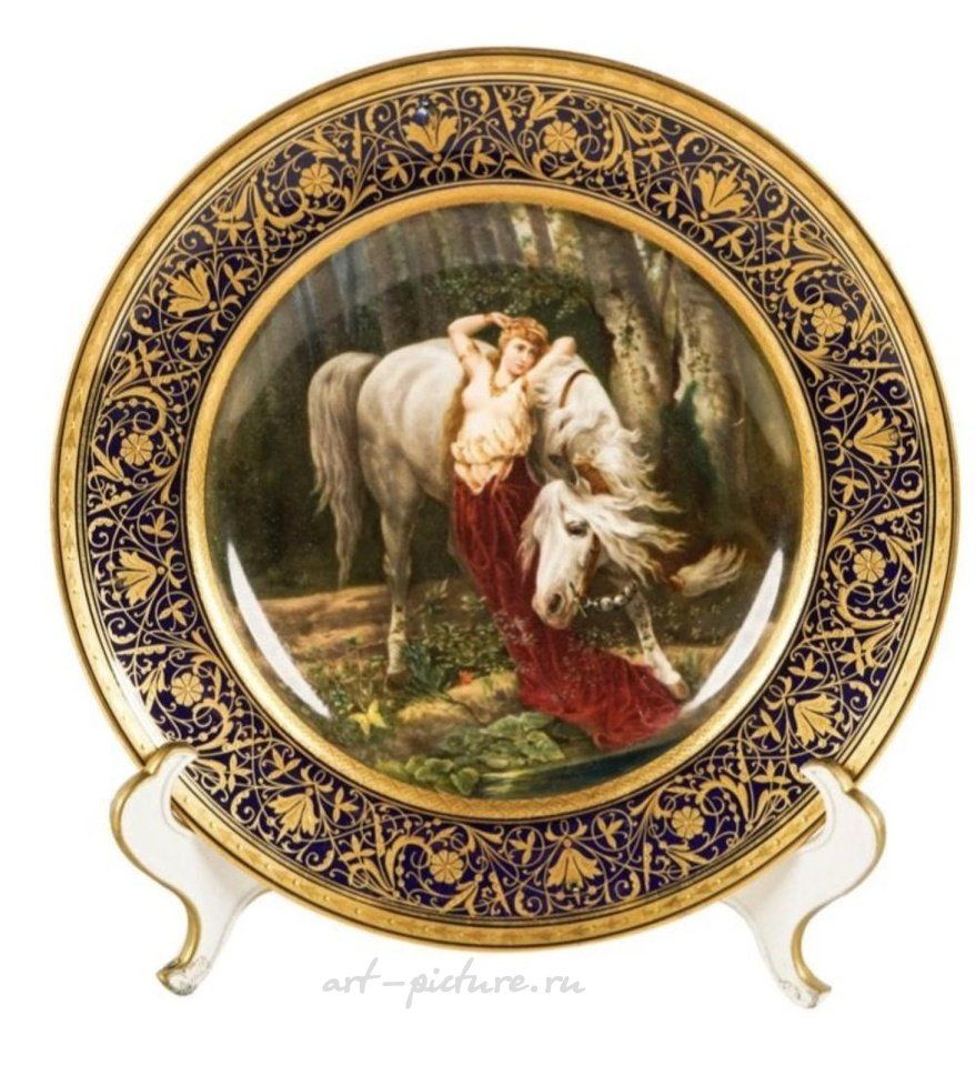 Royal Vienna , Фарфоровая тарелка "Королевский Вена" 19 века, размер 9 дюймов. Подглазурная марка улея. Оценка: $1.000-1.200.