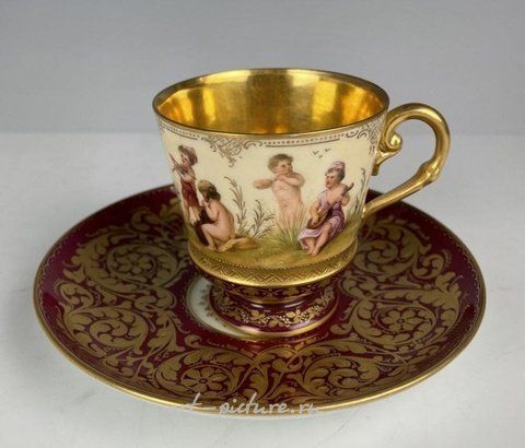 Royal Vienna, Фарфоровая чашка и блюдце "Royal Vienna" 19 века в отличном состоянии. Оценка: $800-1.000.