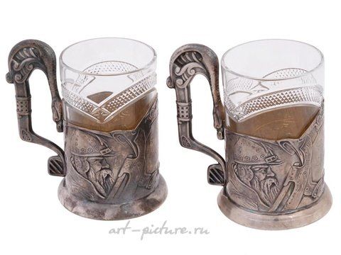 Русское серебро, Пара русских подстаканников с серебряными ручками и гранеными хрустальными стаканами.
