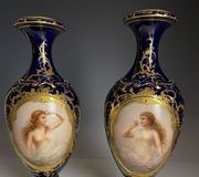 Фарфоровые вазы "Королевский Вена" от А. Беккера, 1900 год, хорошее состояние. Оценка: 3 000-4 000 долларов.