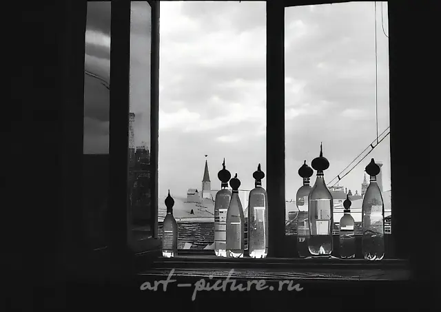 «Look at this», 1997, b/w photo print