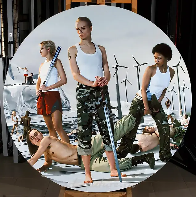 圆形画作，出自《最后的起义》系列，2007年，项目时间：2005-2007年