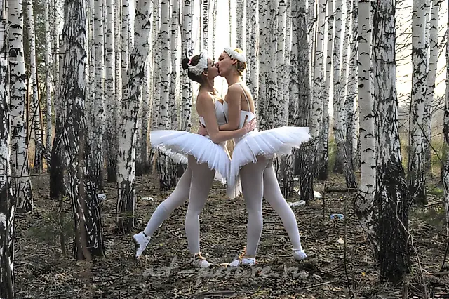 Kissing balierinas, the series Vogue of Labor, 2008, Сoloured photograph, 100х133