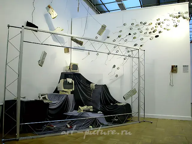 «451°F», 2004, Installation,
