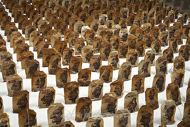 ，2008年，沙子、茶包、墨水，