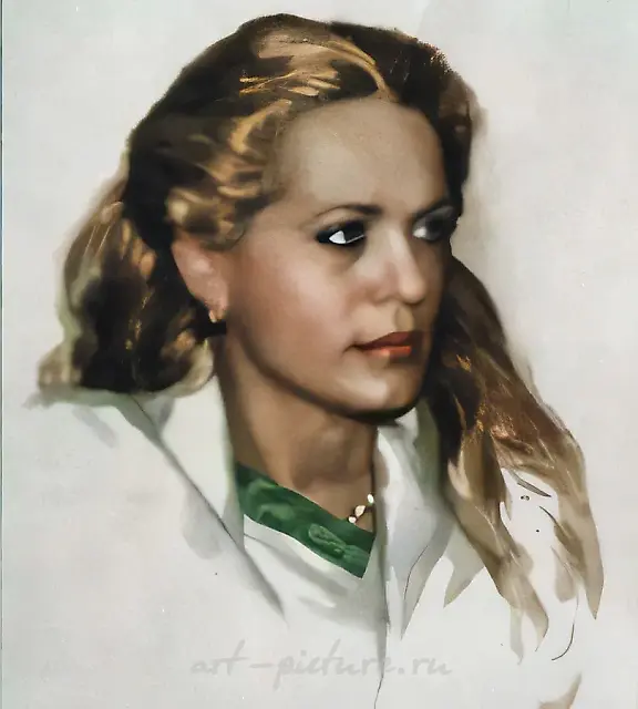 Woman’s portrait, 2000, oil on canvas, 40x35 Privat collection. India