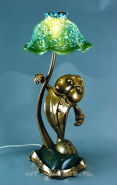 灯具《穿一只鞋的人》，1997年，青铜，石头，玻璃，65x24x24