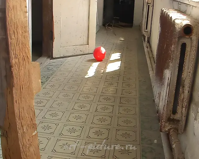 Red ball, 2006, Video 4`00,