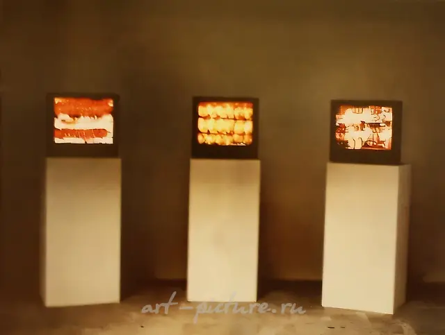 “亨德尔三联画”，1998年，视频装置，3个电视屏幕，3分钟，循环播放