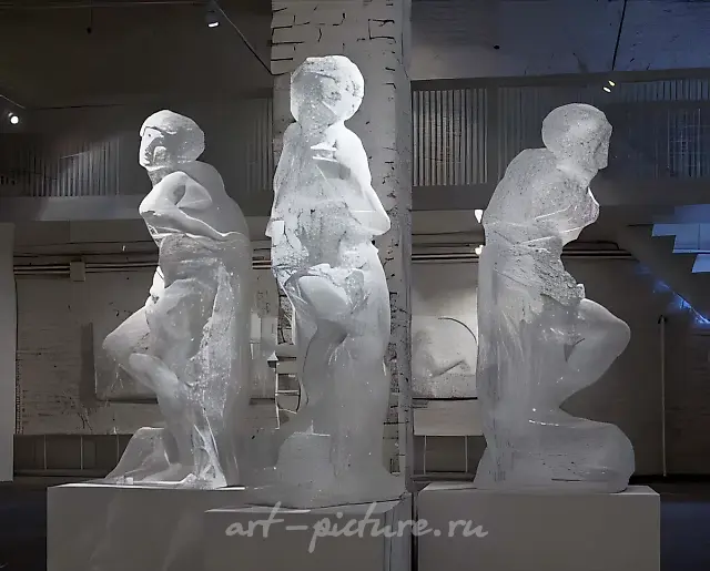 奴隶，2010年，塑料网格，热成型，220x100x100厘米。限量3件。