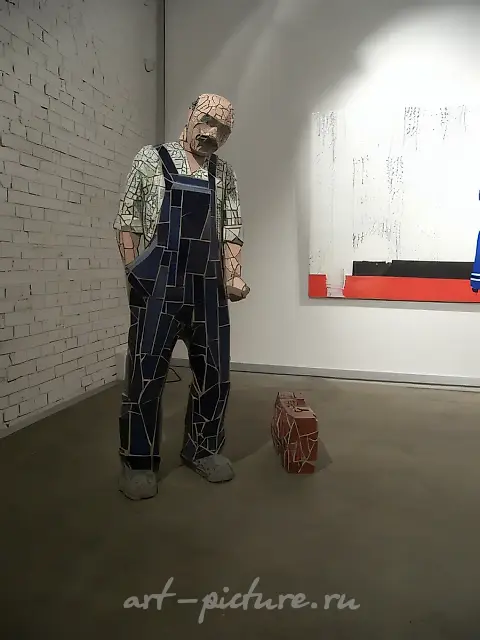 水管工托利亚，2004年，瓷砖，水泥，发泡胶，175x80x60厘米