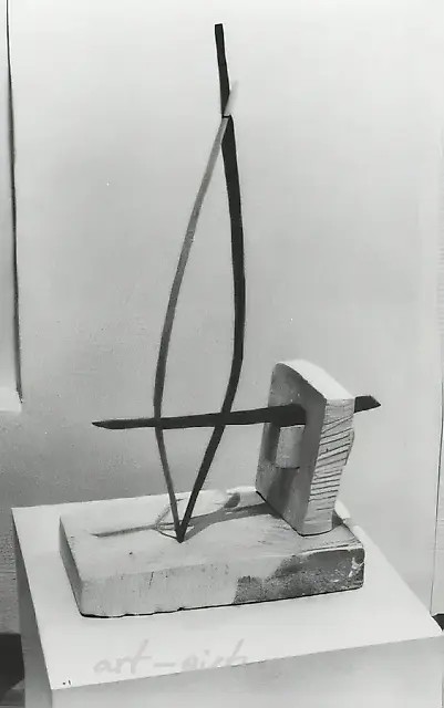 风景，1991年，石头，木头，60×20×10厘米。藏于“Art Modern”画廊。莫斯科。
