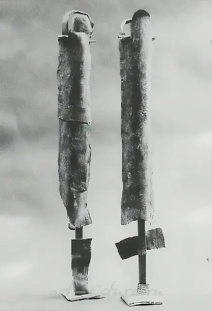 雕像女像柱，1993年，铅，50×18×5。作者所有。
