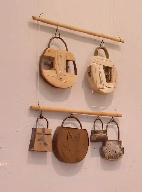 锁，1992年，金属，木头。2件在“М’АРС”画廊，4件在莫斯科“俄罗斯收藏”画廊。