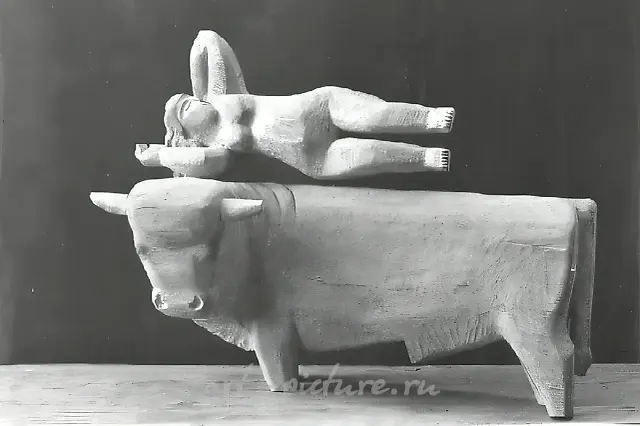 《欧罗巴的掠夺》，1982年，木雕，50×35×15厘米。藏于莫斯科国立特列季亚科夫画廊。