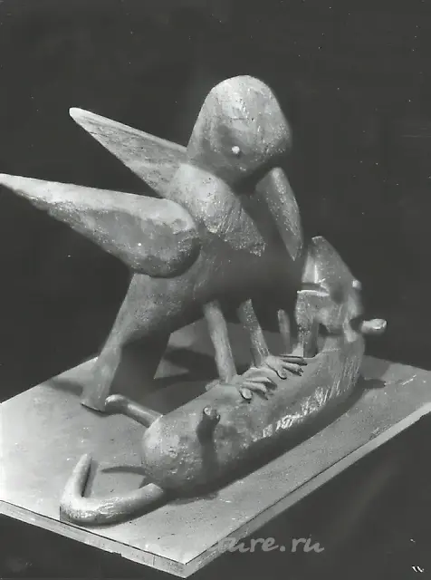 乌鸦与老鼠，1992年，木制品，30×30×25厘米。俄罗斯文化部收藏。