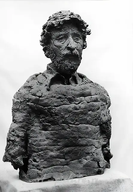 Скульптор Беспалов, 1988, керамика, высота 85 Собственность автора