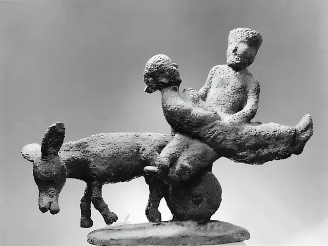 绑架，1984年，青铜，50×70×11。作者自藏。