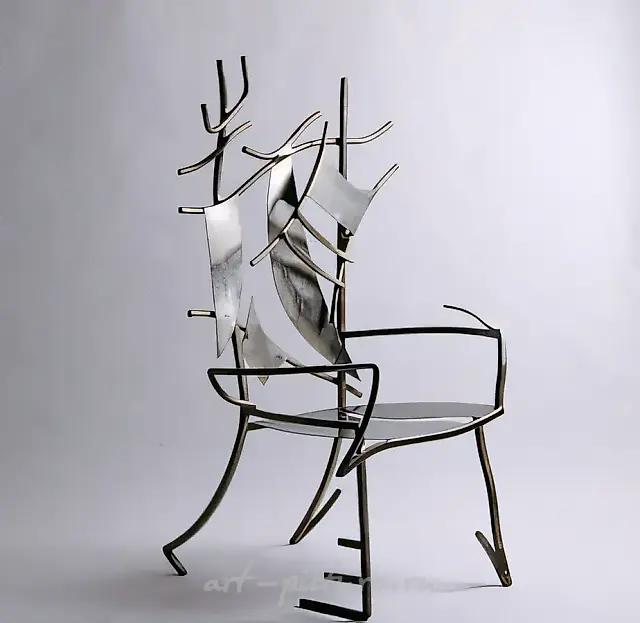 Он возвращается в Чайнатаун, 1993, сталь, 110х175х105