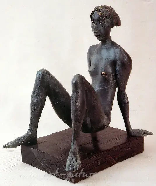 Nude, 1994, bronze, 40x37x25 Author`s property